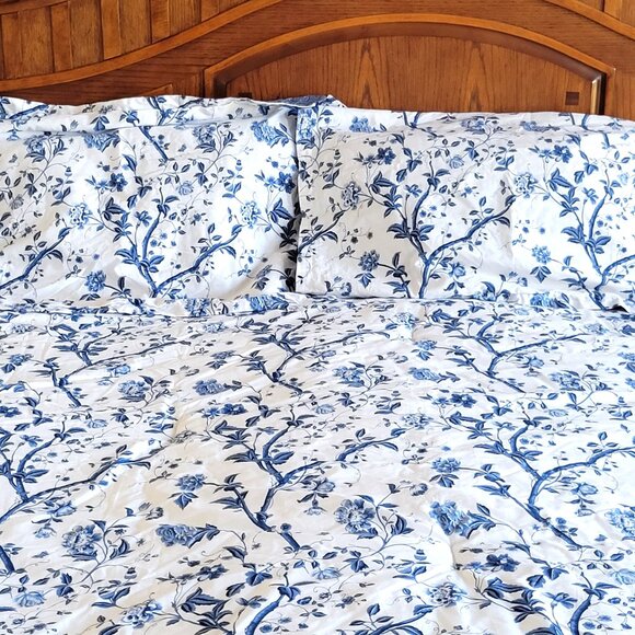 Laura Ashley Comforter + 2 Shams Queen Sz Veronica Reversible Floral White Blue - Picture 3 of 6